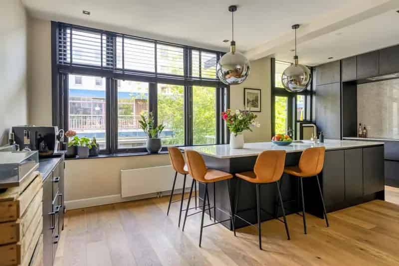 Rotterdam Delfshaven: Gerenoveerde Dubbele Benedenwoning 134m²