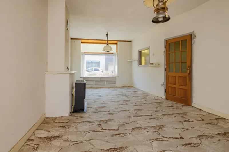 Huis te koop IJmuiden: Moderniseringsproject met 3 slaapkamers
