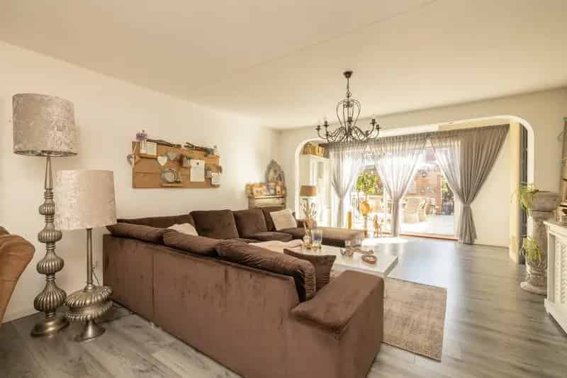 Huis te koop Den Haag: Royale 4 Slaapkamers, Lift, Tuin, Energielabel A+