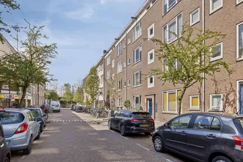 2 Slaapkamers Licht Appartement Nabij Amstel en Oosterpark