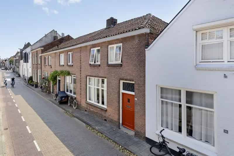 Ruime Tussenwoning Nabij Stadscentrum - 4 slaapkamers