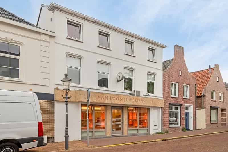 Winkelpand Zevenbergen te koop: wonen en werken gecombineerd