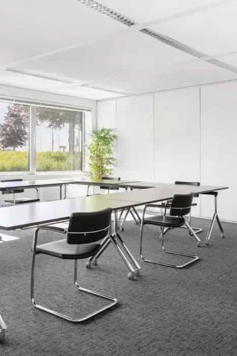 Ruim Kantoor 10-15 Personen Toplocatie Gemeubileerd