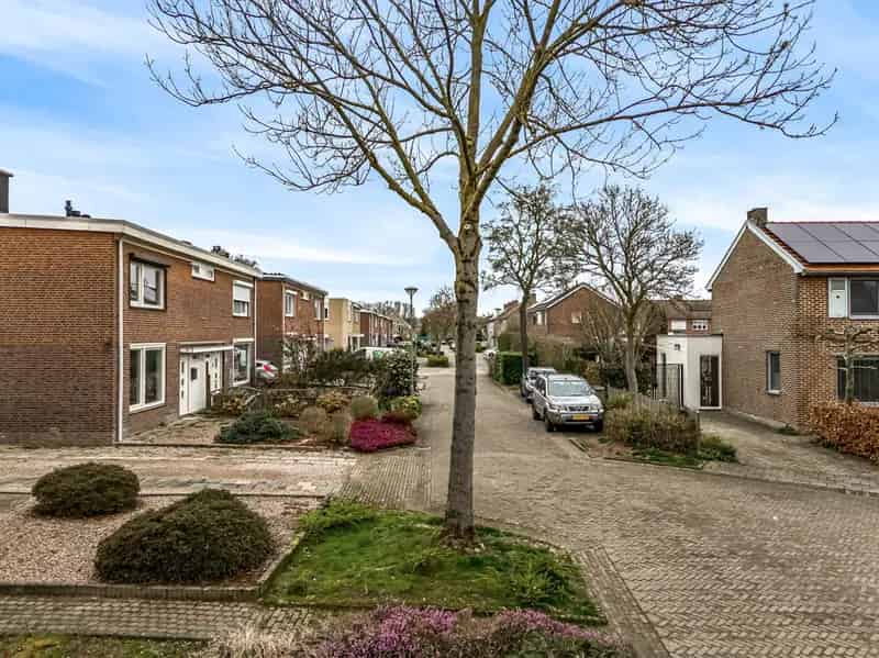 Ruime 2-onder-1-kapwoning met Aanbouw Garage en Tuin