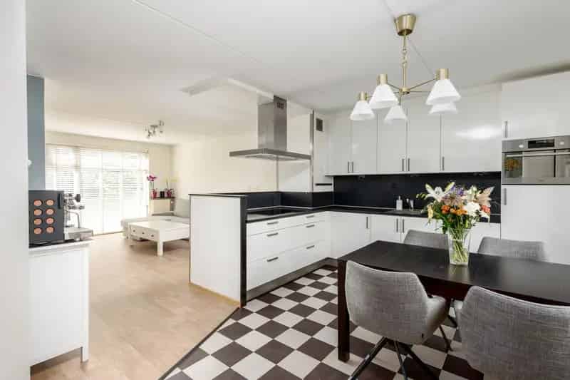 Huis te koop Almere Danswijk 4 kamer woning luxe tuinkamer