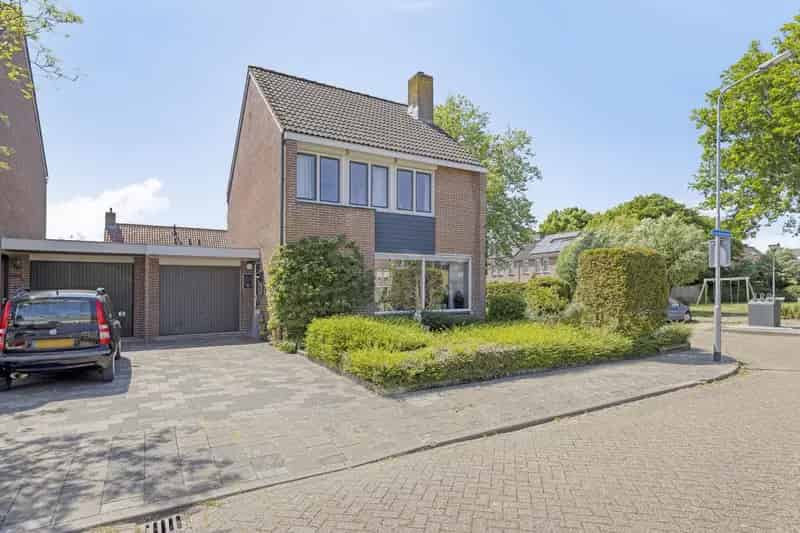 Ruime halfvrijstaande woning 4 slaapkamers nabij Veerse Meer