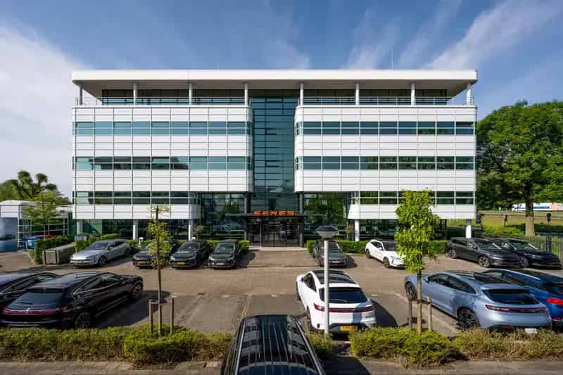 Kantoorruimte Amsterdam Zuidoost te huur 2300m² nabij Arena