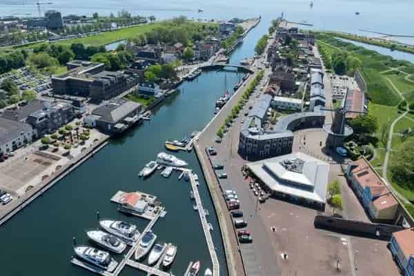 3-kamer appartement Hellevoetsluis unieke locatie eigen parkeerplaats