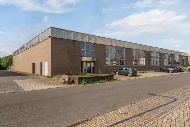 Bedrijfshal te Huur Almelo 1605m² Kantoorruimte Opslag