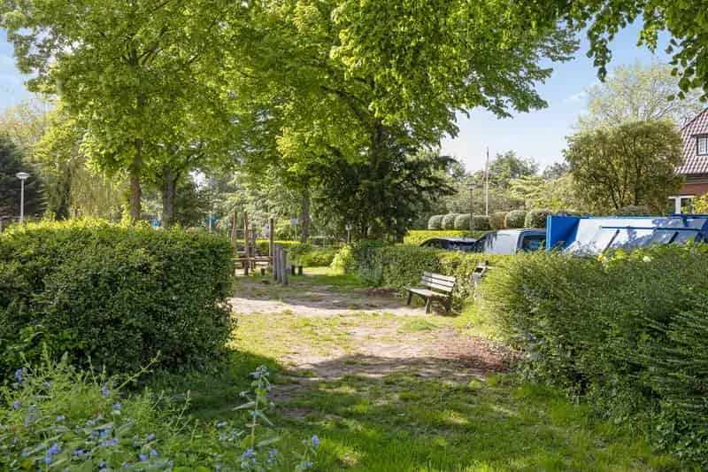 Huis te koop Heemstede Bloemenbuurt gemoderniseerde tussenwoning diepe tuin chalet