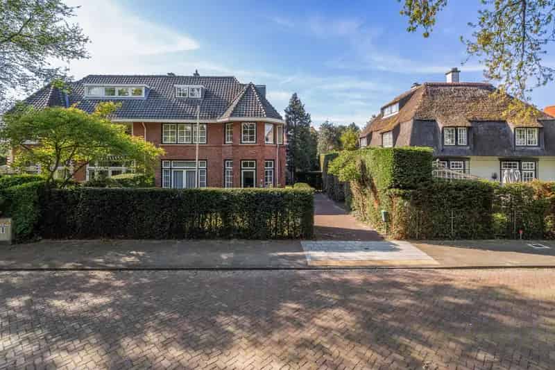 Huis te koop Wassenaar 6 slaapkamers 3 badkamers grote tuin