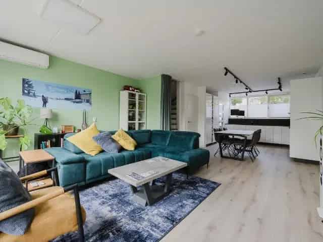 Moderne Eengezinswoning 4 Slaapkamers Spijkenisse
