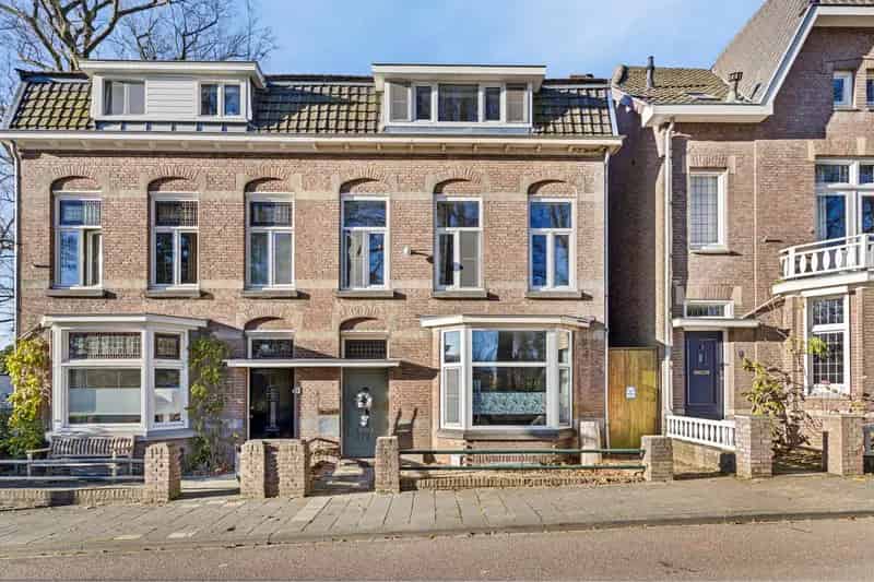 Royale 2-onder-1-kapwoning te Valkenburg