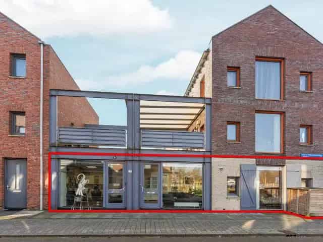 3 Kamer Appartement met Bedrijfsruimte Almere Buiten