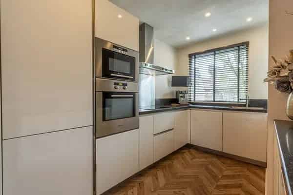 5 Slaapkamers Hoekwoning Grote Garage Ridderkerk