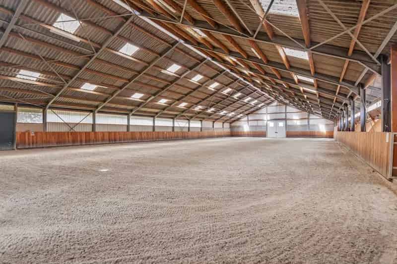 Hippische Accommodatie met 2 Woningen te Koop