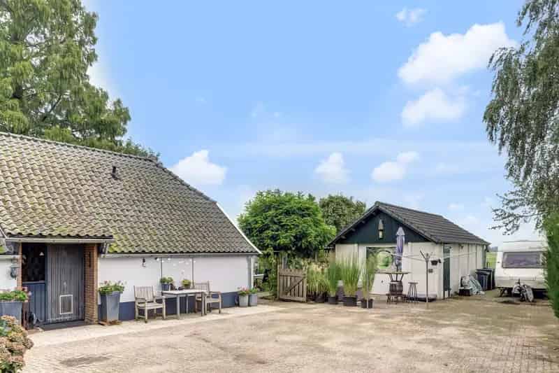 Huis te koop Didam: Ruime woonboerderij met 4 slaapkamers en stallen