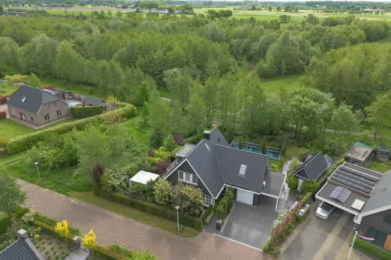 Huis te koop Amersfoort: Luxe Villa met Zwembad en Natuurrijke Omgeving