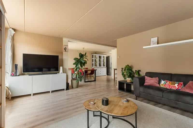 Ruime 5 Slaapkamer 2 Onder 1 Kap Woning Te Koop