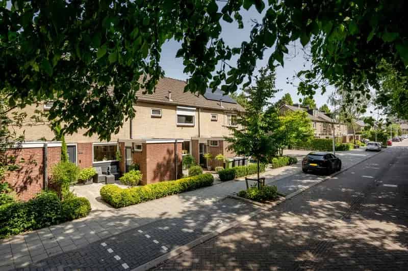 Huis te koop Zaandam: 3 slaapkamers, moderne keuken, tuin, garage optie