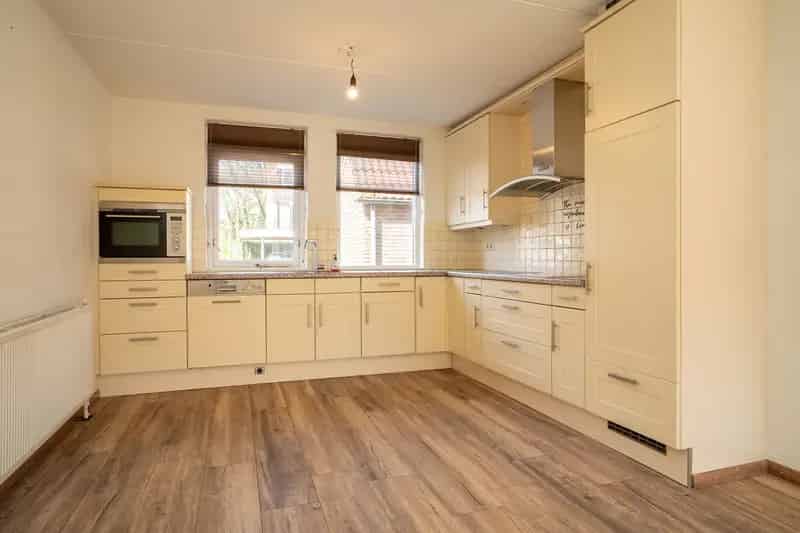 Ruime Hoekwoning 5 Slaapkamers Grote Tuin Helmond