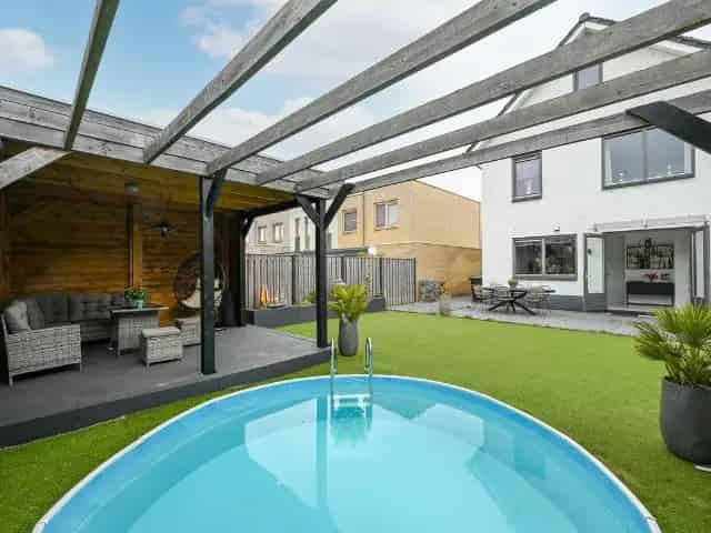 Luxe Villa Vroondaal: Ruime woning met zwembad