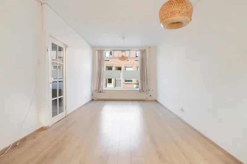 Tussenwoning 2 slaapkamers diepe tuin 6 zonnepanelen