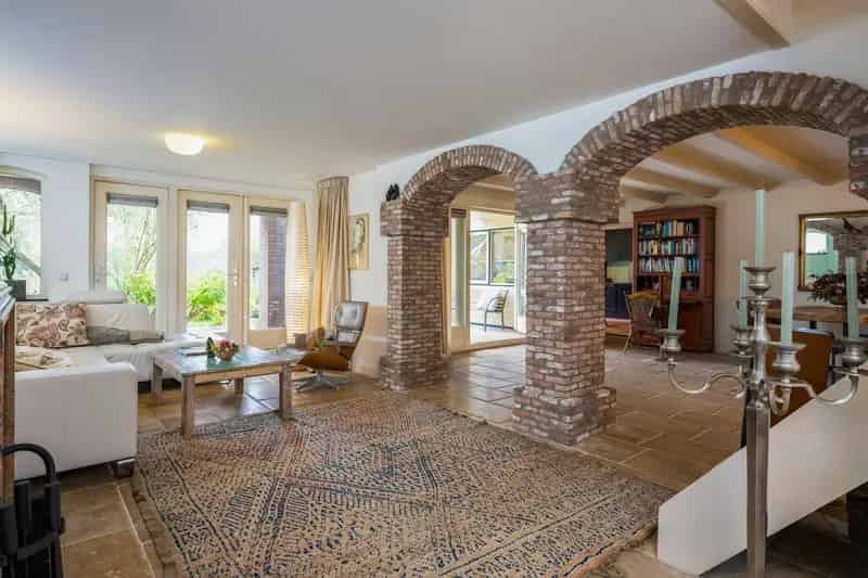 Huis te koop Den Ilp: unieke villa aan het water met praktijk