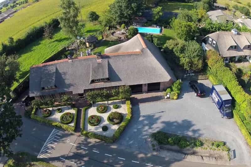 Charmante Woonboerderij nabij Chaam met Zwembad en Paardenmogelijkheden