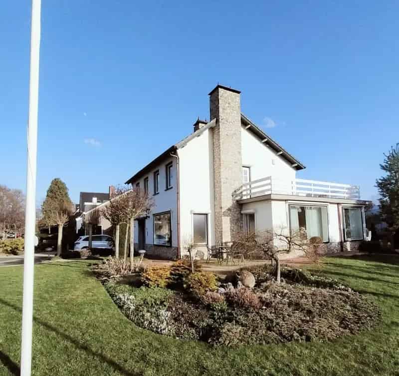 Luxe Vrijstaand Herenhuis Valkenburg