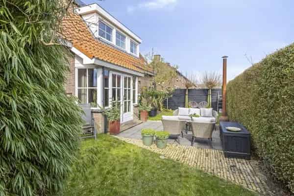 Karakteristieke woning Witmarsum Praktijkruimte Tuin Garage Zonnepanelen