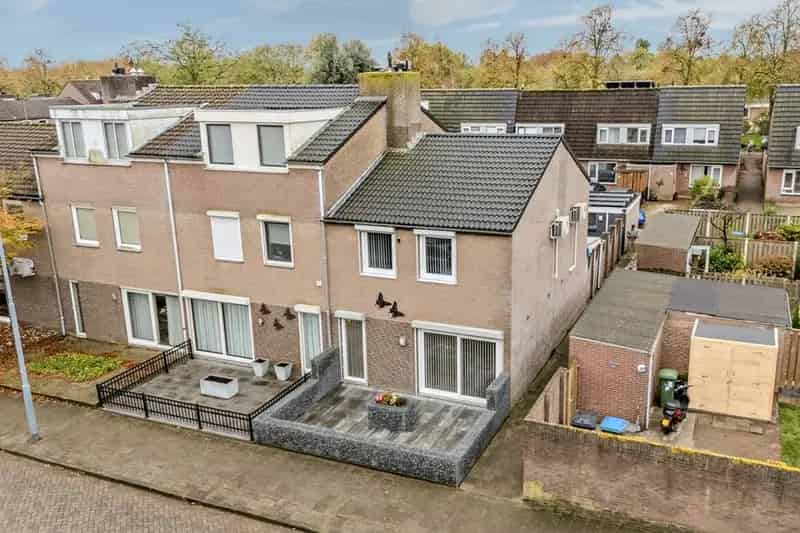 Hoekwoning Dommelbergen: Serre Tuinkamer Garage Zonnepanelen