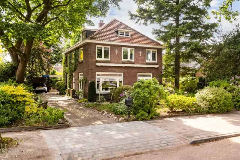 Vrijstaande woning Ede 6 slaapkamers grote tuin bijgebouw