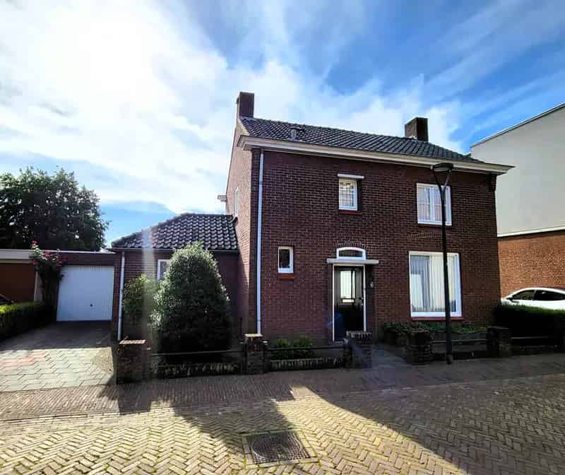 Charmante Vrijstaande Woning Centrum Garage Tuin