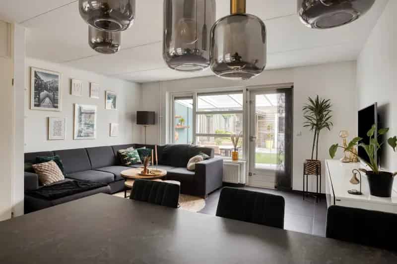 Ruime Tussenwoning Reeshof Tilburg 3 Slaapkamers Serre Energielabel A
