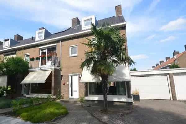 Ruime Hoekwoning 4 Slaapkamers Scharn Maastricht