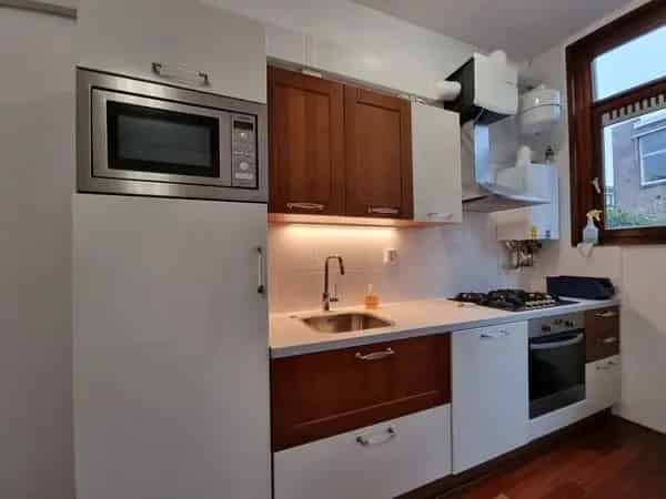 Gestoffeerd 3 Kamer Appartement Carnisse Nabij Openbaar Vervoer