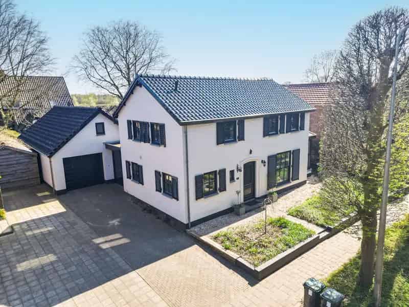 Huis te koop Wildertsedijk 49 Zundert Ruime woning met sauna en orangerie