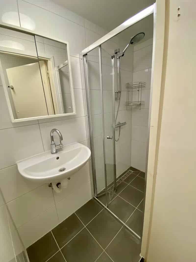 Ruime Kamer Met Eigen Keukentje
