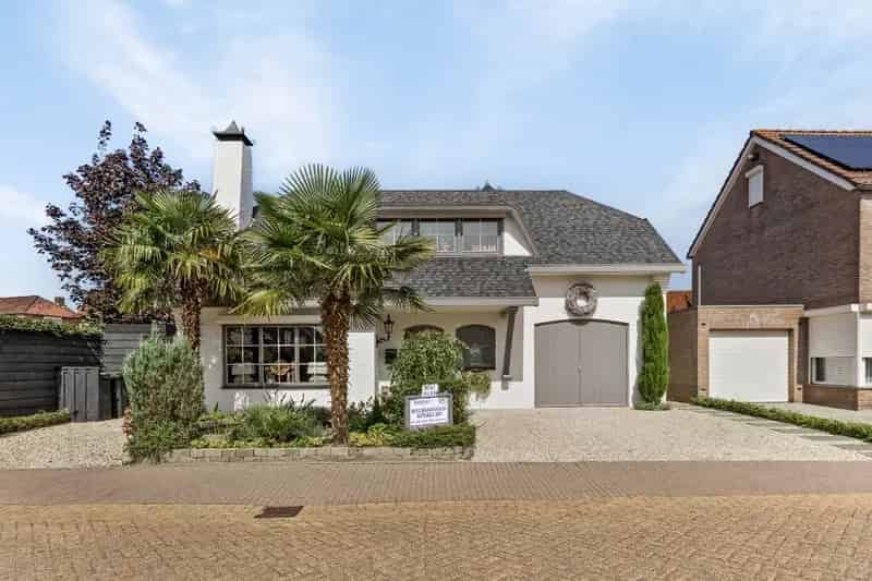 Vrijstaande woning met gastenverblijf te koop