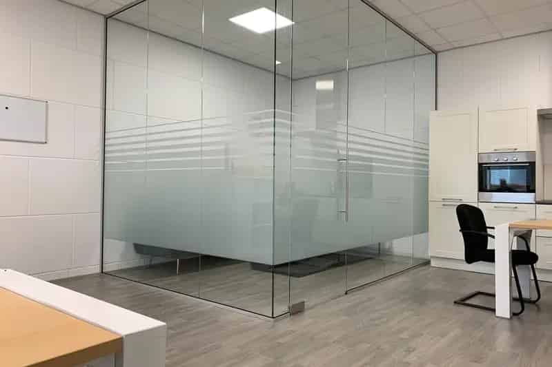 Bedrijfshal te Koop Maasdijk 75m2 begane grond 75m2 verdieping