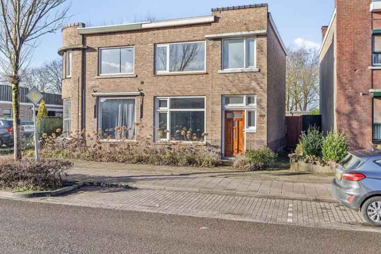 Gemoderniseerde 2-onder-1-kapwoning met royale garage