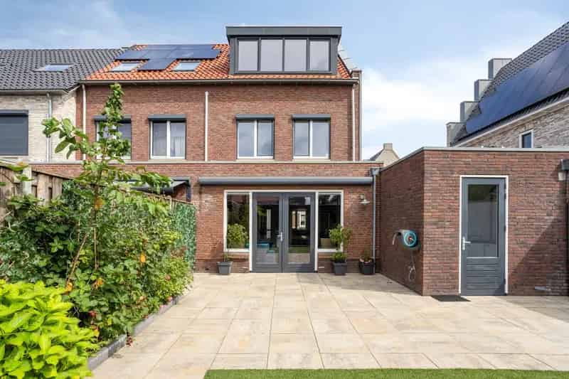 Gezinswoning Bunschoten Spakenburg 4 slaapkamers Praktijkruimte Tuin