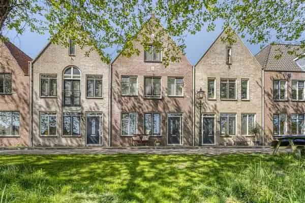 Herenhuis Edam Aan Het Water Met Aanlegsteiger