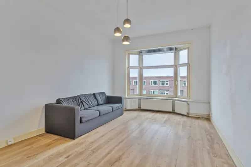 3 Slaapkamers Top Etage Ruime Bovenwoning Nabij Openbaar Vervoer