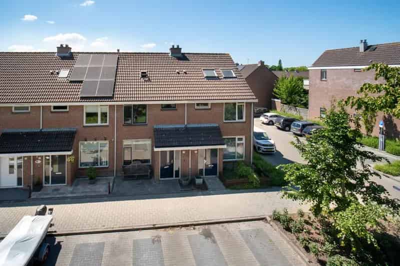 Tussenwoning 4 slaapkamers Zwaag 106m²