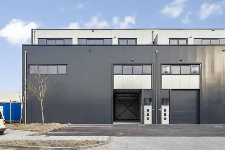 527m2 Bedrijfsruimte te Huur of Koop Roelofarendsveen