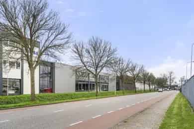 850 m2 Showroom te Huur Arnhem Bedrijventerrein Het Broek