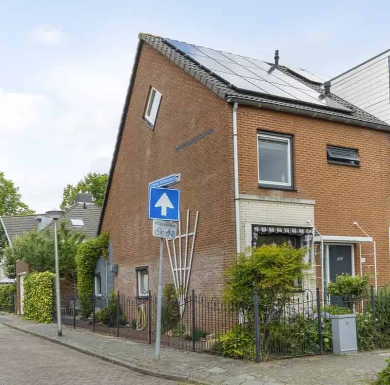 Huis te koop Bergschenhoek 3 slaapkamers tuin garage