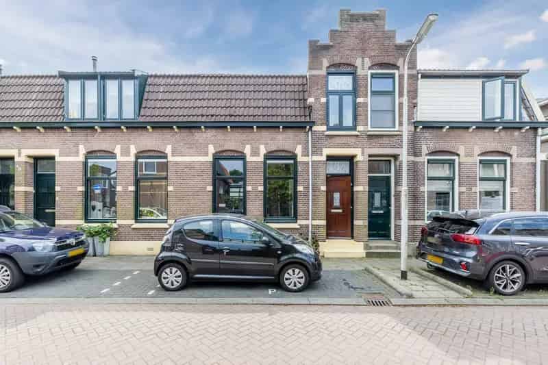 Huis te koop Oranjestraat Wormerveer - Opknapper met potentie